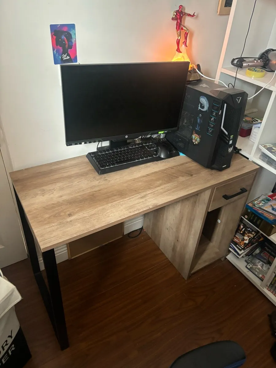 Computer Desk - Image 1