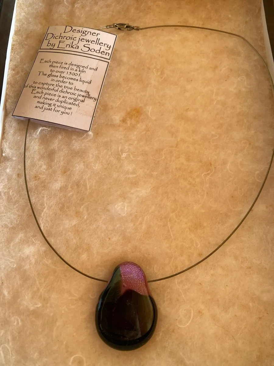 Erika Soden original glass pendant & chain - Image 2