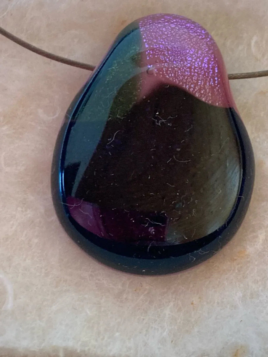 Erika Soden original glass pendant & chain - Image 3