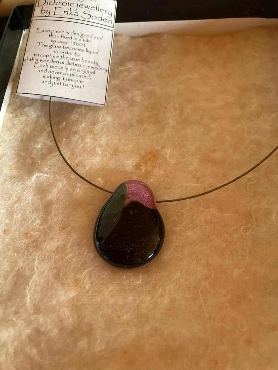 Erika Soden original glass pendant & chain - Image 1