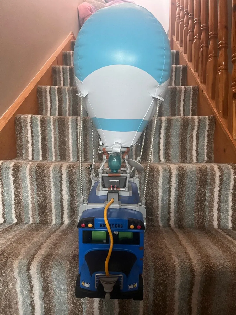 Fortnite bus - Image 3