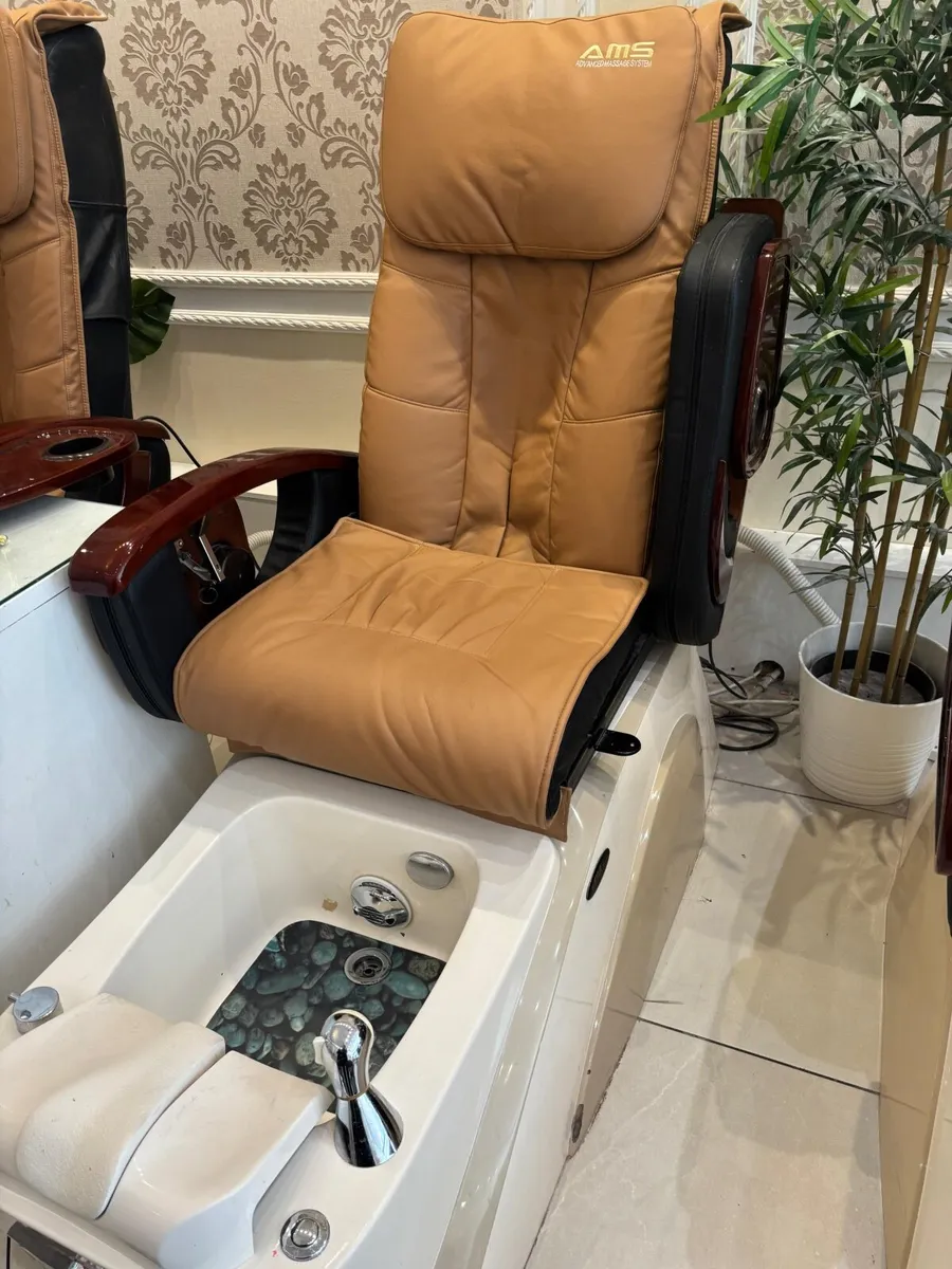 6x Free Pedicure chair - Image 4