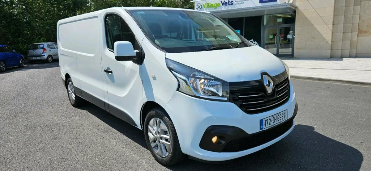 RENAULT TRAFIC SPORT - Image 1
