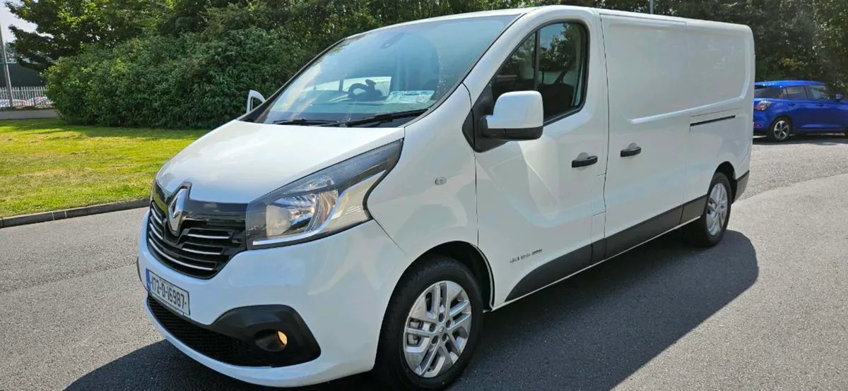 RENAULT TRAFIC SPORT - Image 3