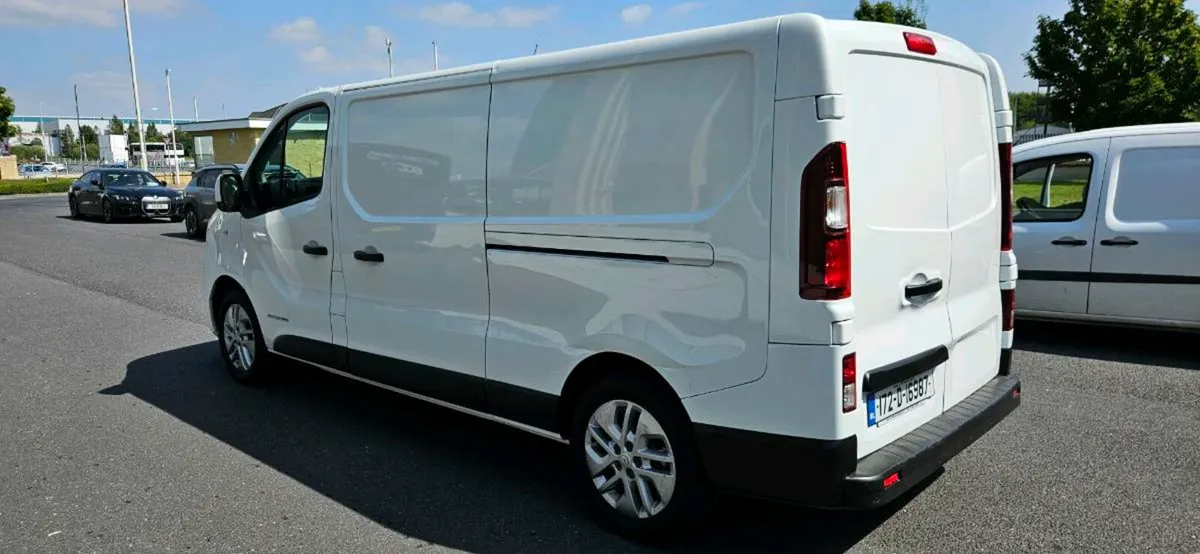 RENAULT TRAFIC SPORT - Image 4