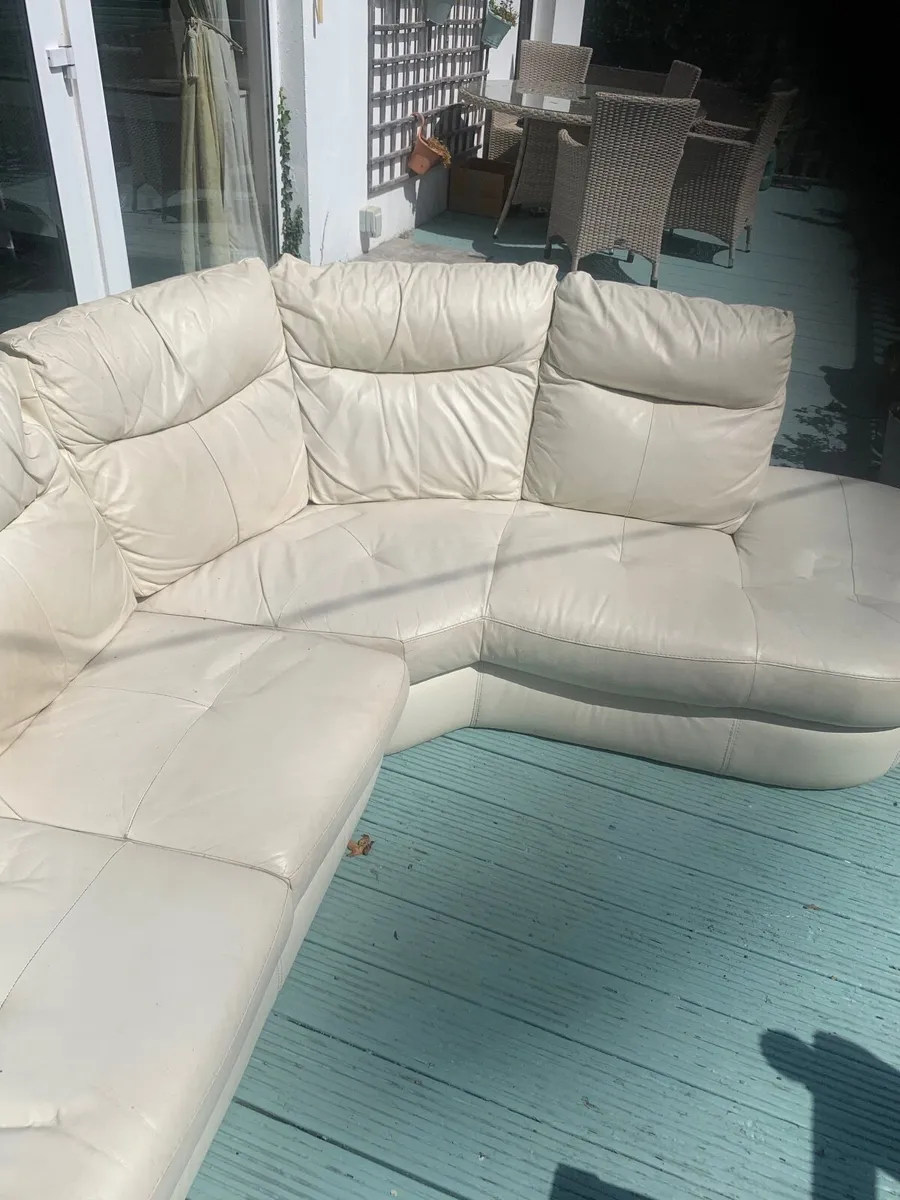 Leather corner Couch - Image 1