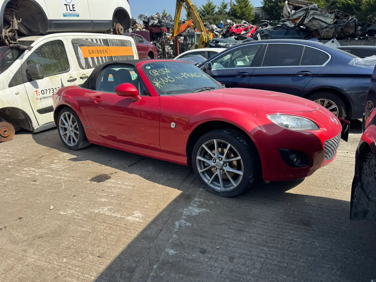 Breaking 2010 Mazda MX-5 convertible - Image 1