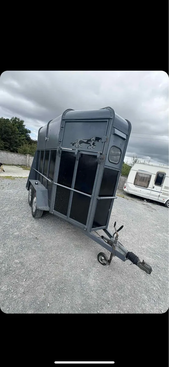 Horse box - Image 2