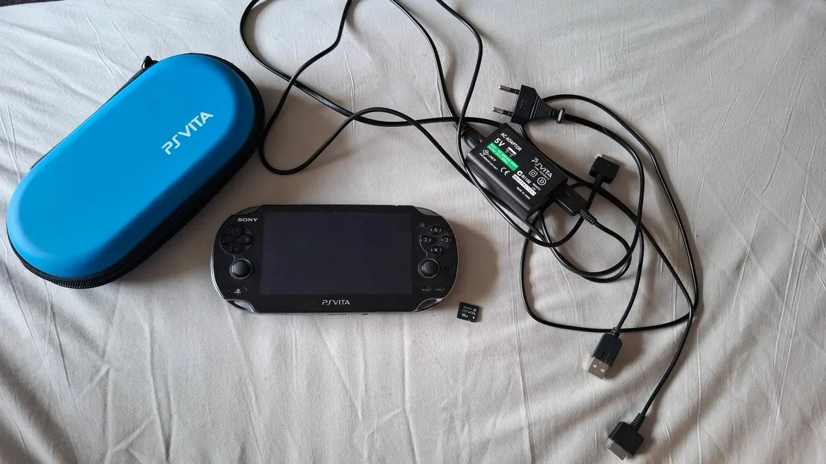 Playstation Vita Oled + memory card 16GB +case +ch - Image 1