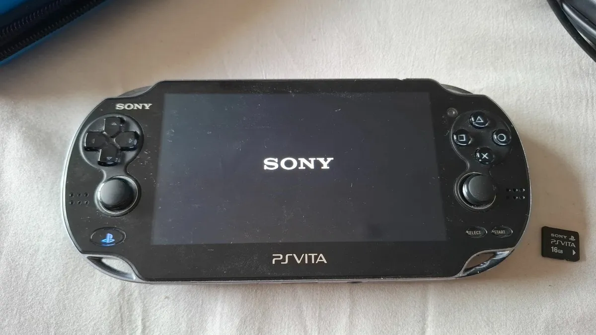 Playstation Vita Oled + memory card 16GB +case +ch - Image 2