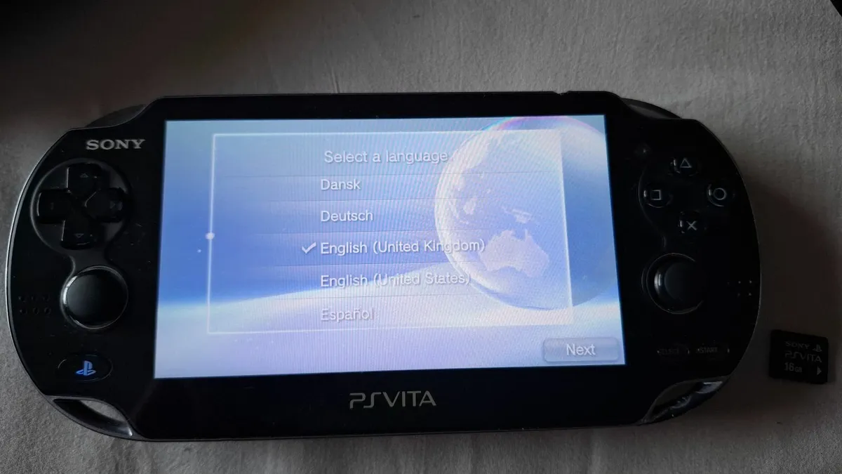 Playstation Vita Oled + memory card 16GB +case +ch - Image 3