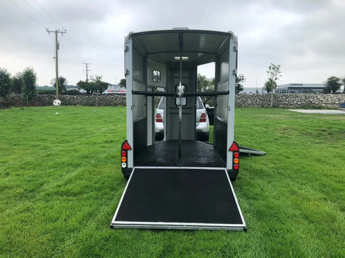 506 horse box- excellent condition - Image 4