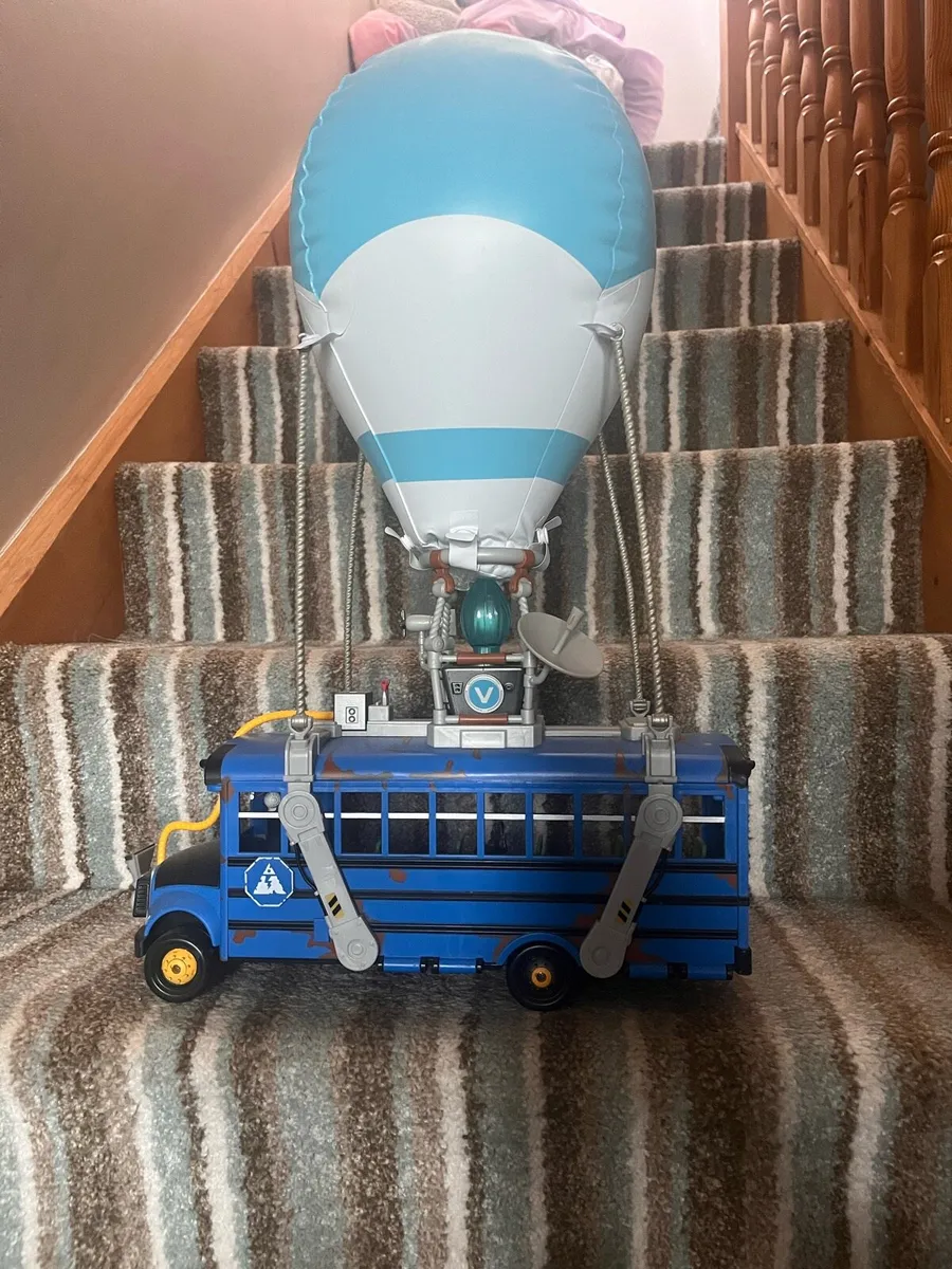 Fortnite bus - Image 1