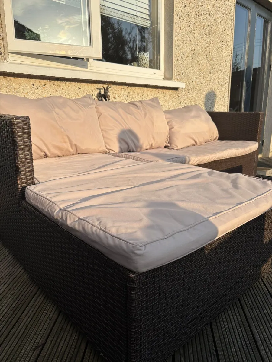 Garden furniture - Image 1