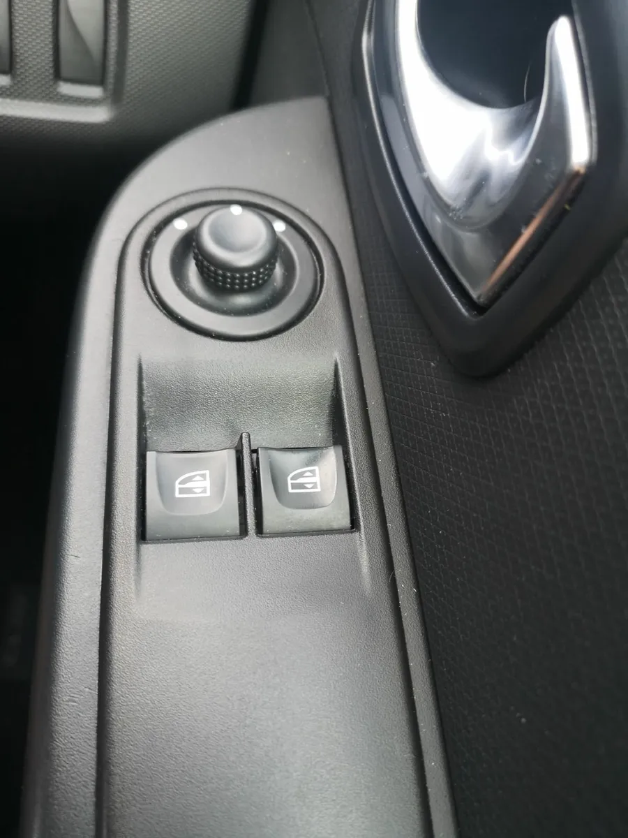 Renault Clio 2015 - Image 2