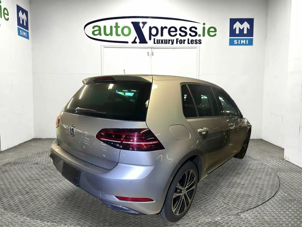 Volkswagen Golf 1.2 TSI Automatic, Reversing camer - Image 3