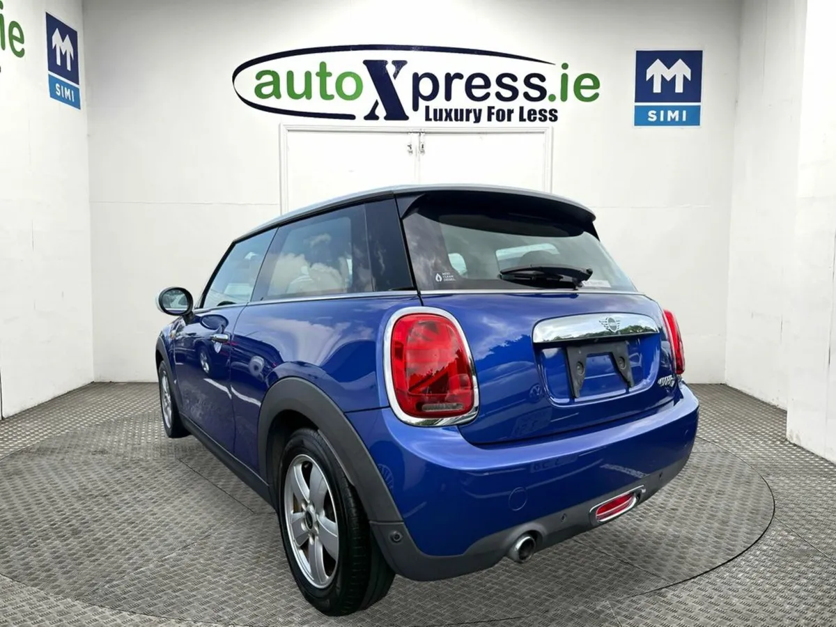 Mini Cooper 1.5 Automatic, Reversing camera - Image 3
