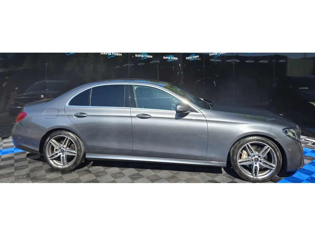 Mercedes-Benz E-Class E220 D AMG LINE AUTO - Image 4