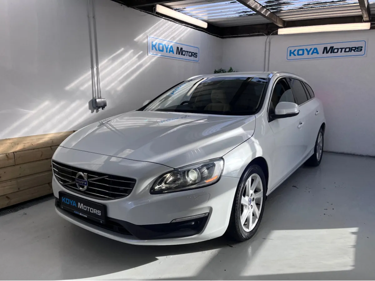 Volvo V60 T4 1.6 SE LUXURY PETROL AUTO  // FULL LE - Image 3