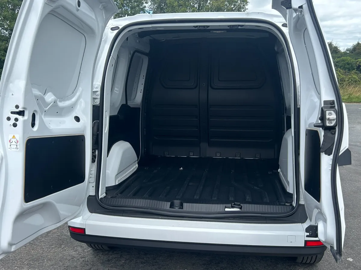 Mercedes-Benz Citan 2025 Automatic - Image 4