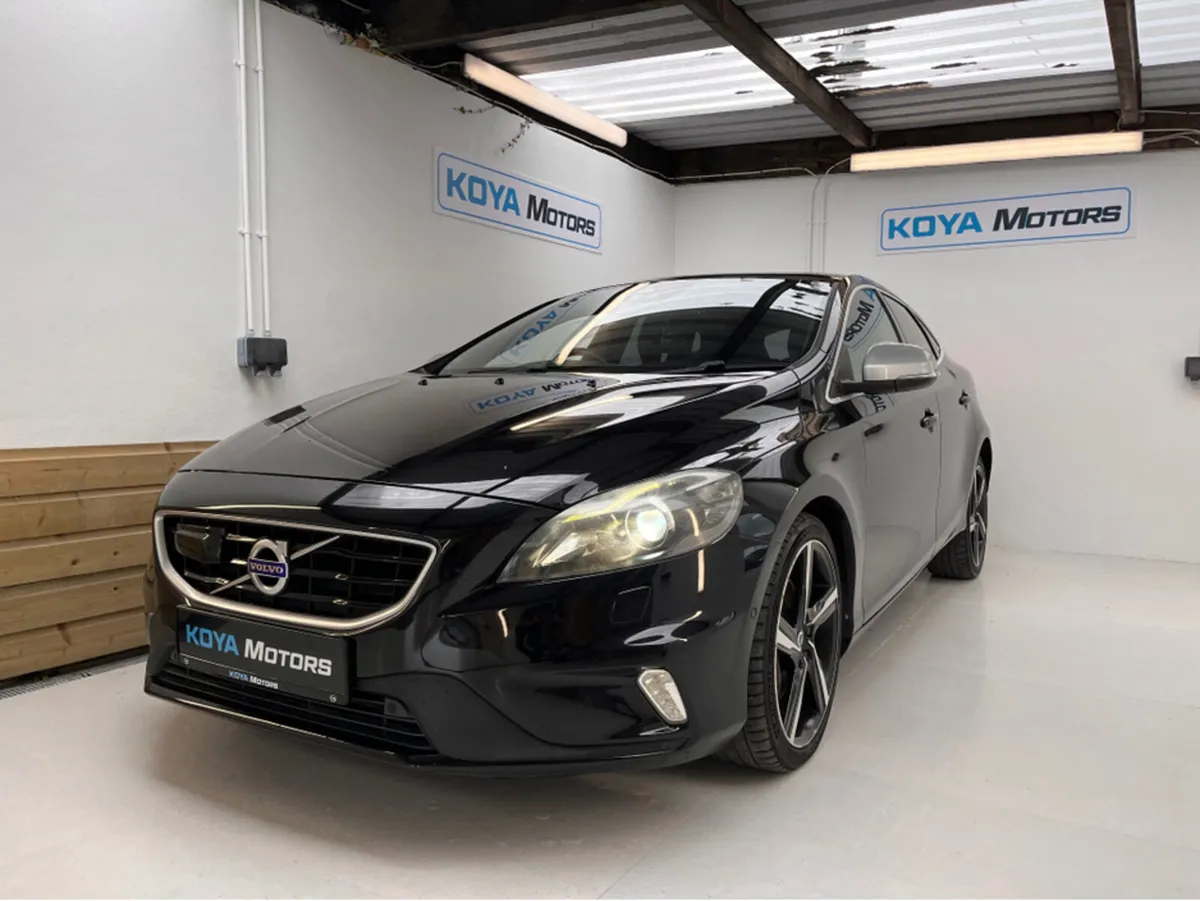 Volvo V40 2.0 D4 DIESEL R-DESIGN EDITION AUTO // F - Image 3