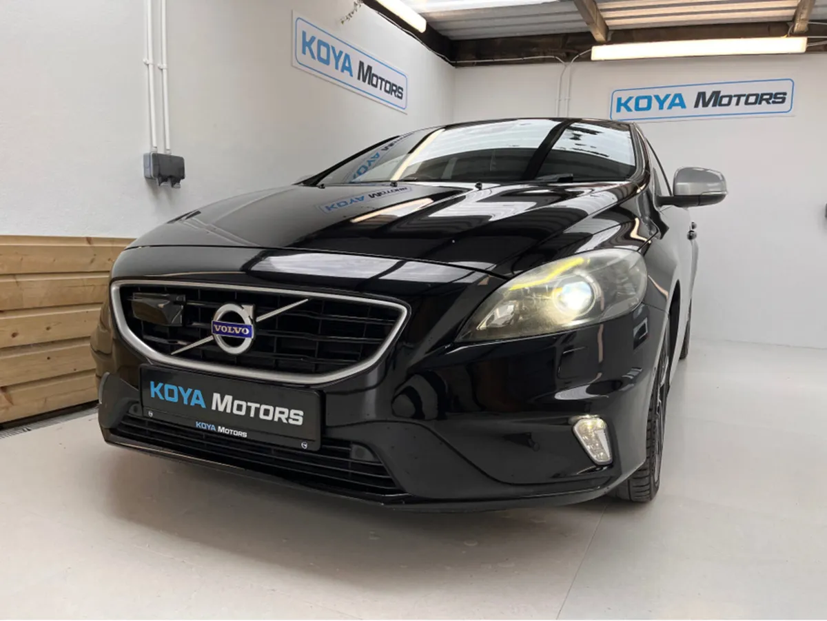 Volvo V40 2.0 D4 DIESEL R-DESIGN EDITION AUTO // F - Image 4