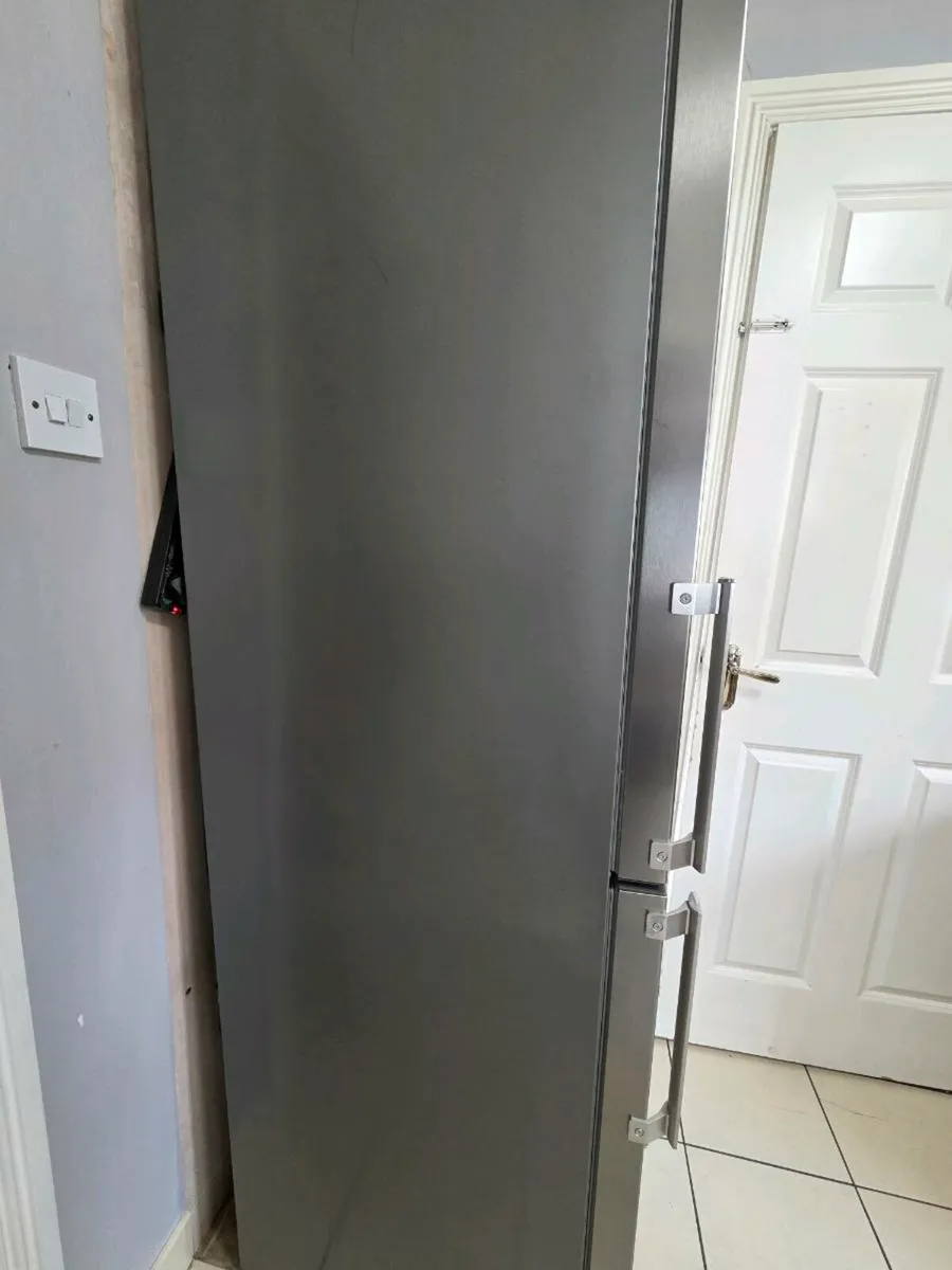 Whirlpool 6th sense fridge freezer - Image 2