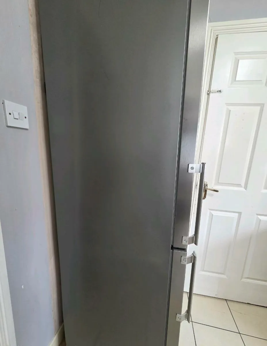Whirlpool 6th sense fridge freezer - Image 4