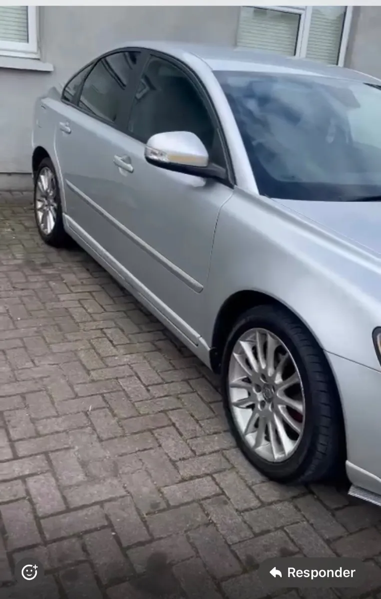 Volvo S40 2010 - Image 1
