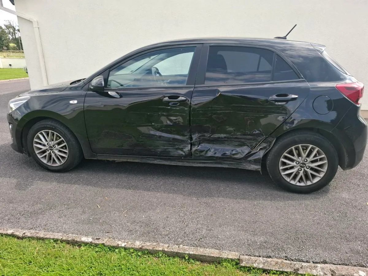 21 kia rio - Image 1