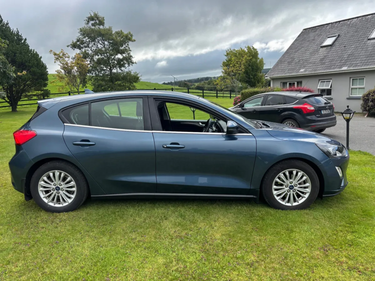 Ford Focus TITANIUM EDITION 5DR 1.0T125 MHEV - Image 4