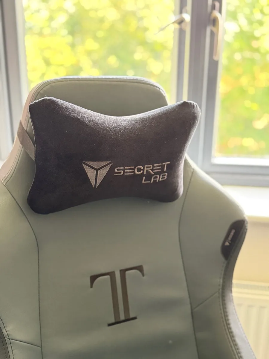 Secret Labs Titan Gaming Chair - Image 2