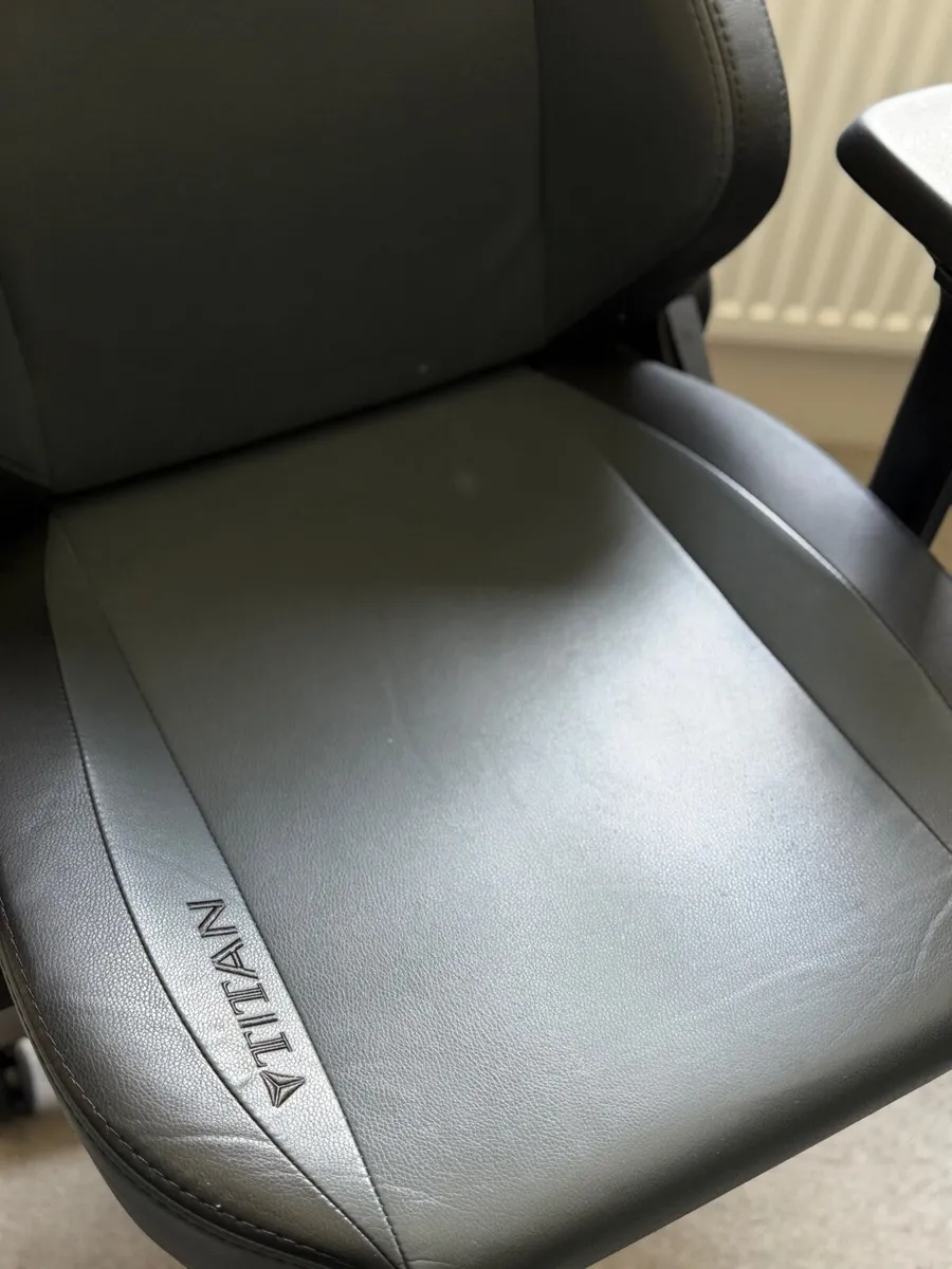 Secret Labs Titan Gaming Chair - Image 3