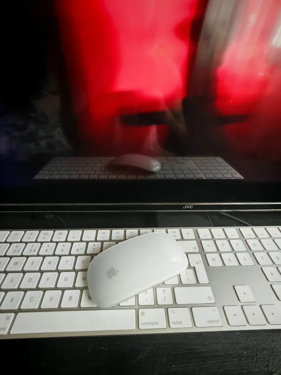 Apple mouse and keyboard - Image 1