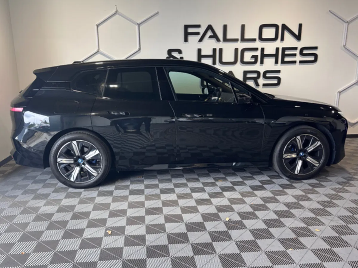 BMW IX XDRIVE40 M SPORT EDITION // SUNROOF // - Image 4