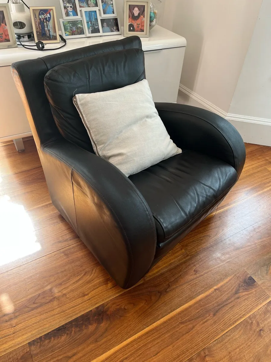 Armchair - Image 1