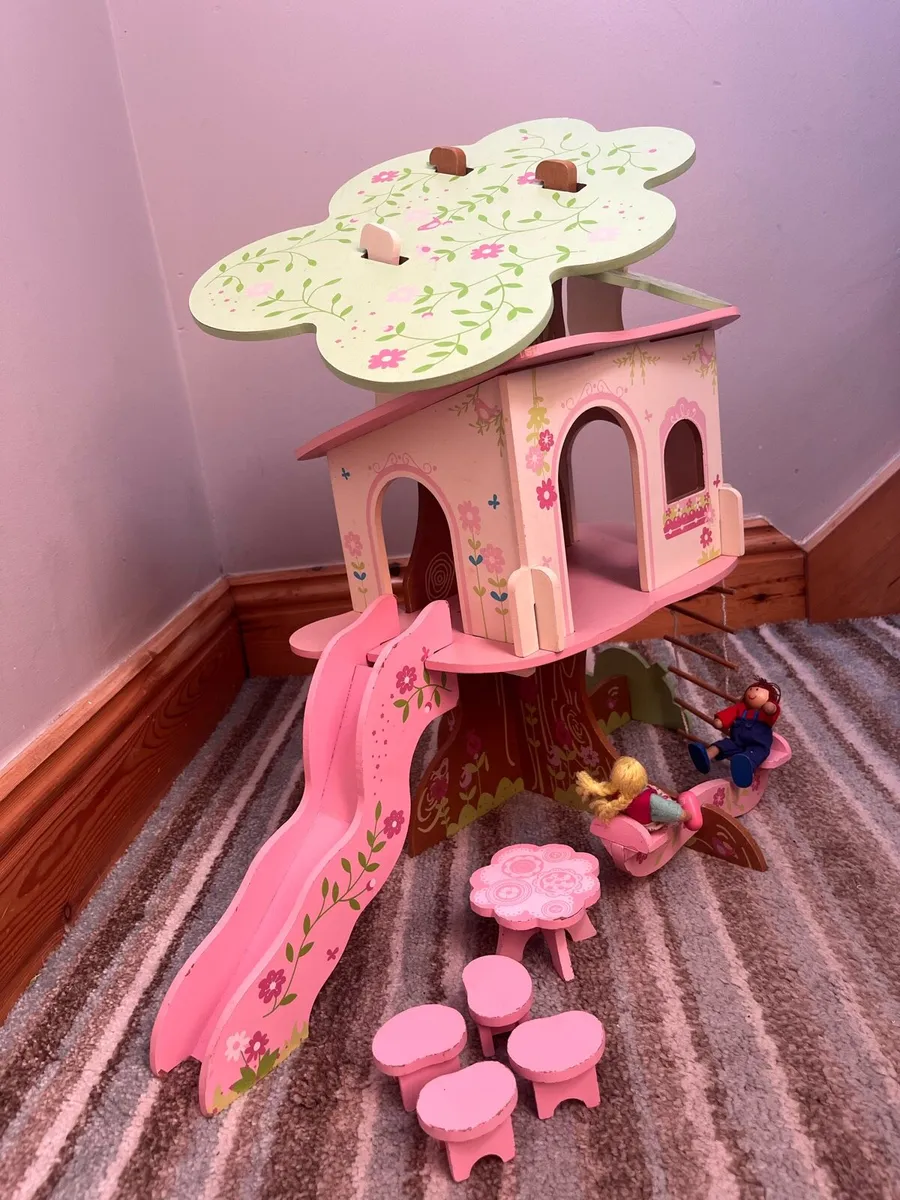 Early learning centre tree house - Image 1