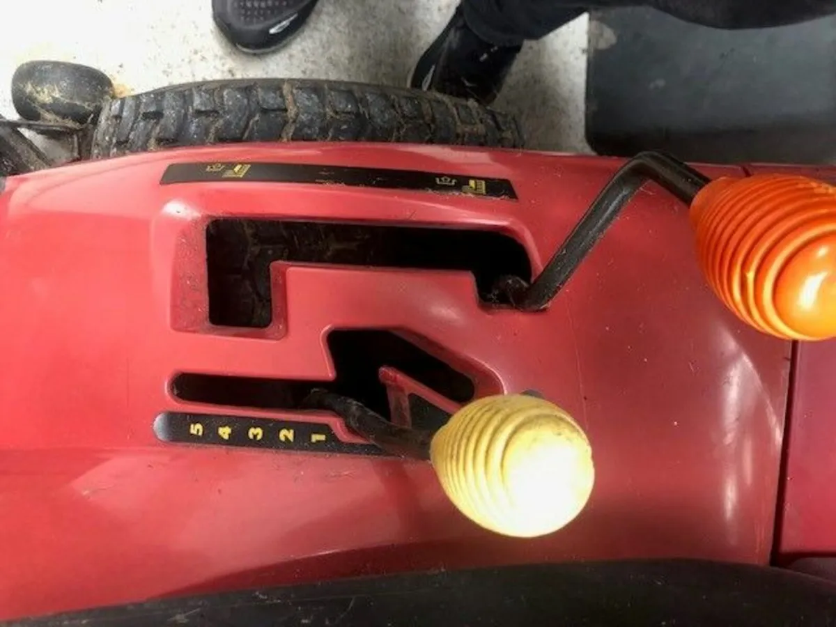 Honda HF2216 Ride On Mower - Image 3