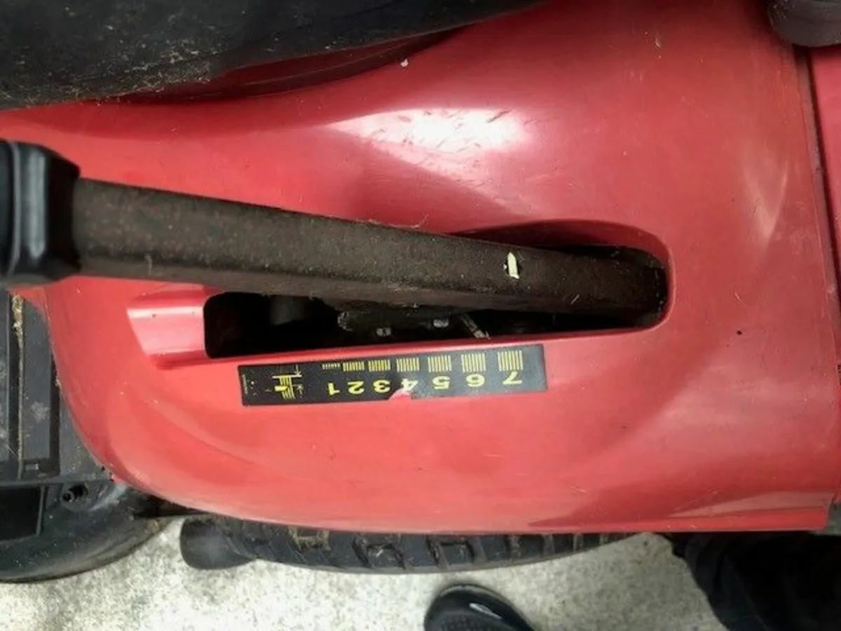 Honda HF2216 Ride On Mower - Image 4