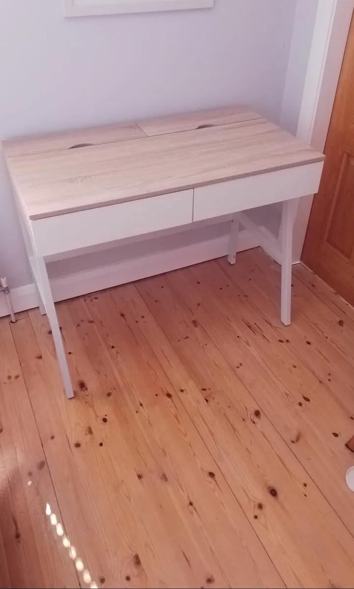 Office/study desk - Image 2
