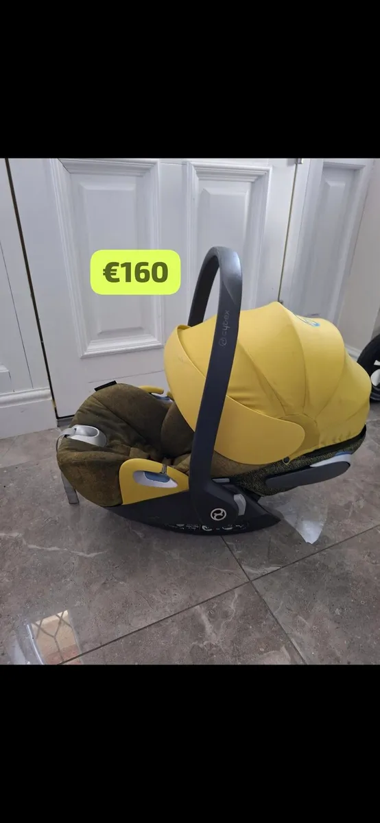 Cybex cloud car seat and base - Image 1