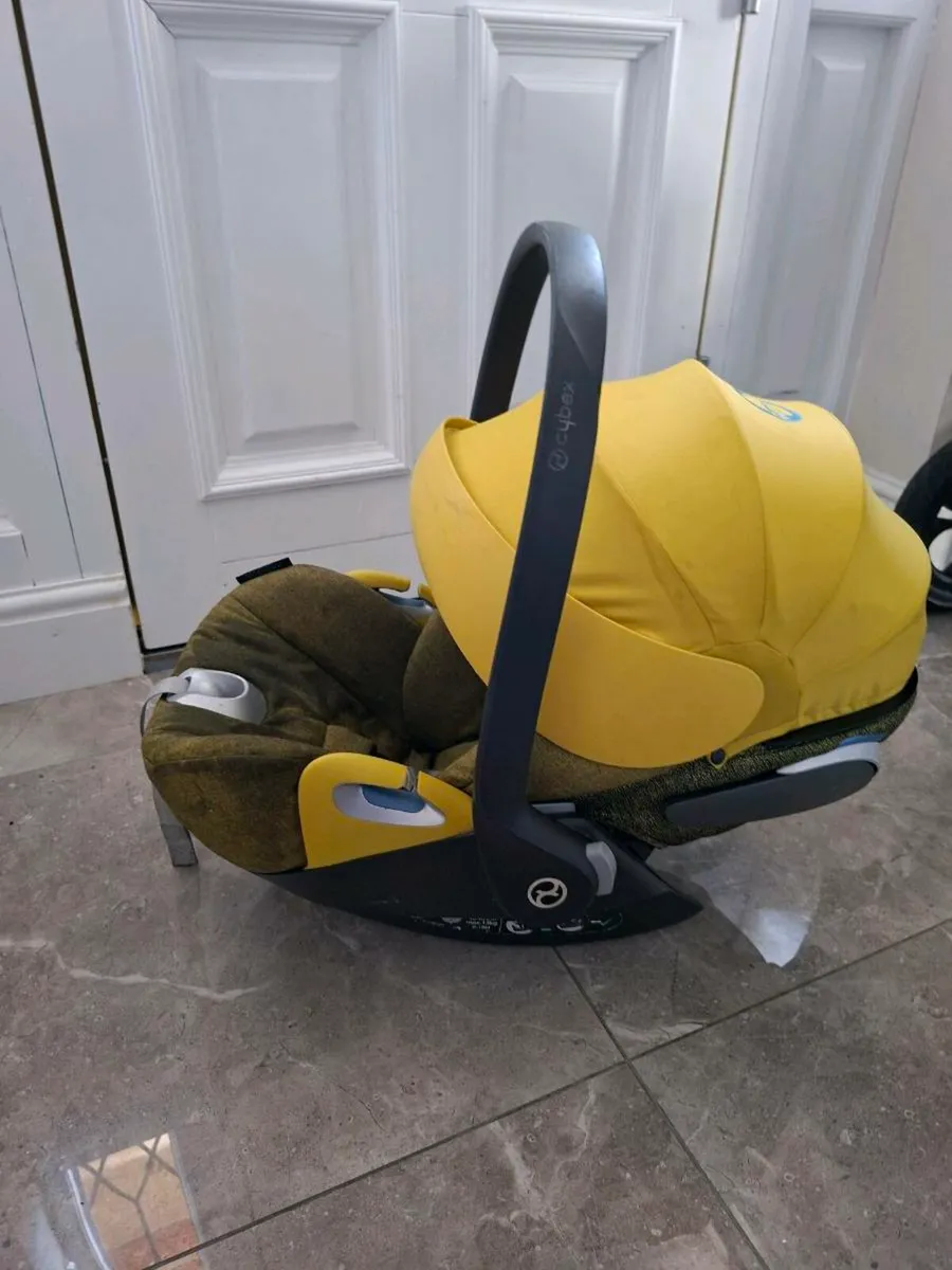 Cybex cloud car seat and base - Image 2