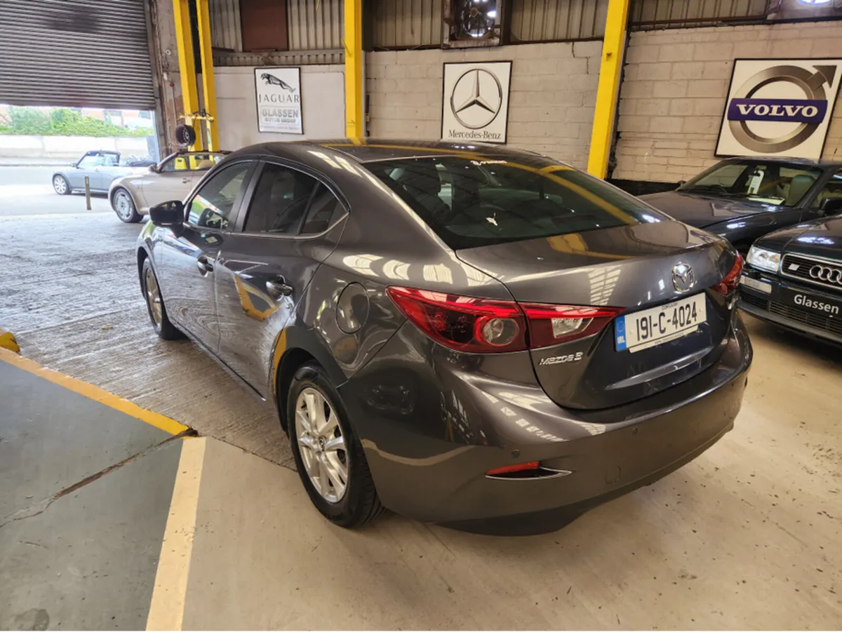 Mazda Mazda3 1.5 D 105PS EXECUTIVE SE 4DR // STUNN - Image 2
