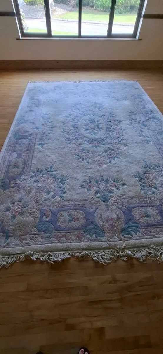 Pure wool large rug.. - Image 1