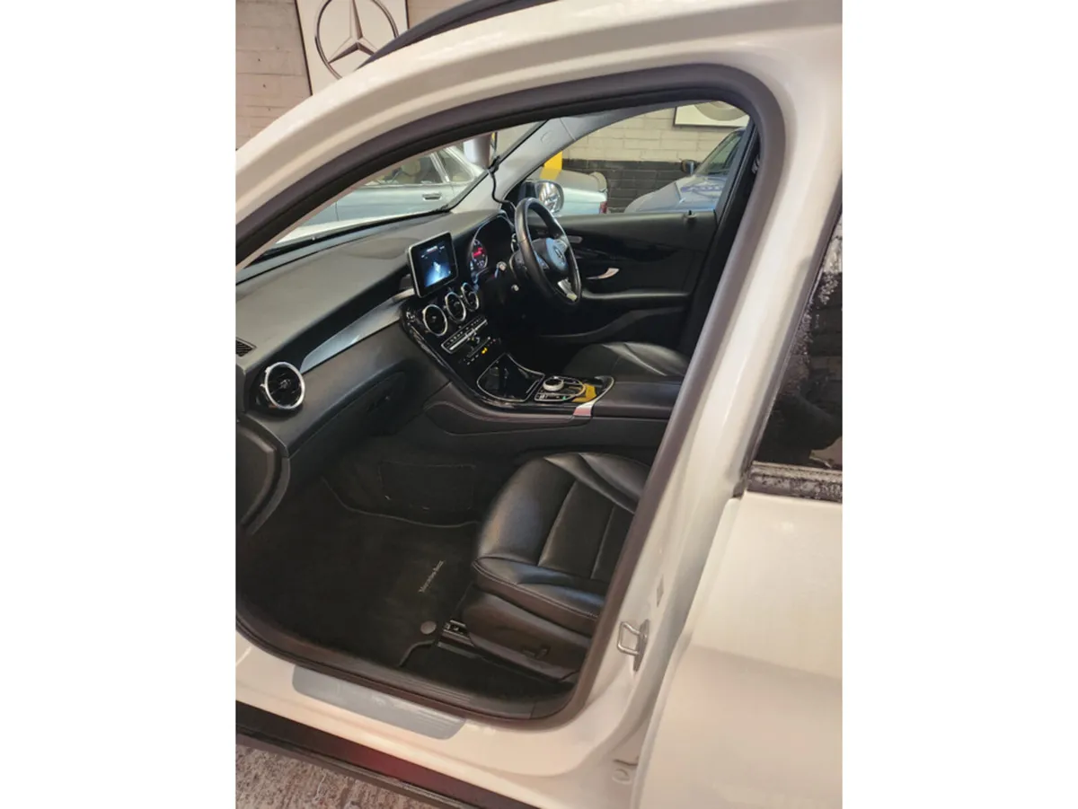 Mercedes-Benz GLC 220D 4MATIC URBAN EDITION 5DR// - Image 3