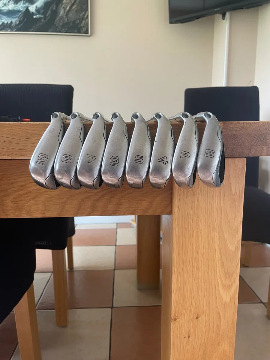 Beginner golf clubs and bag - Image 2