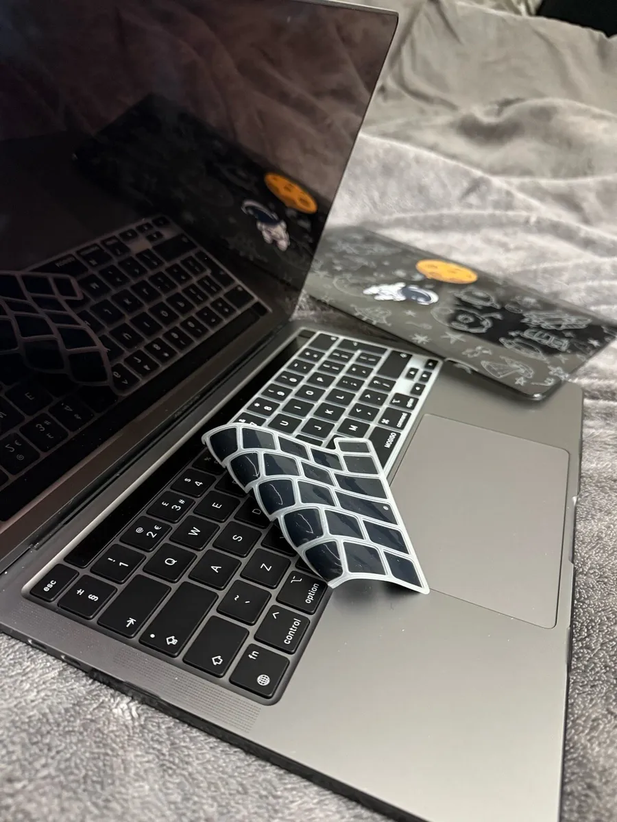 MacBook Pro 2022 - Image 2