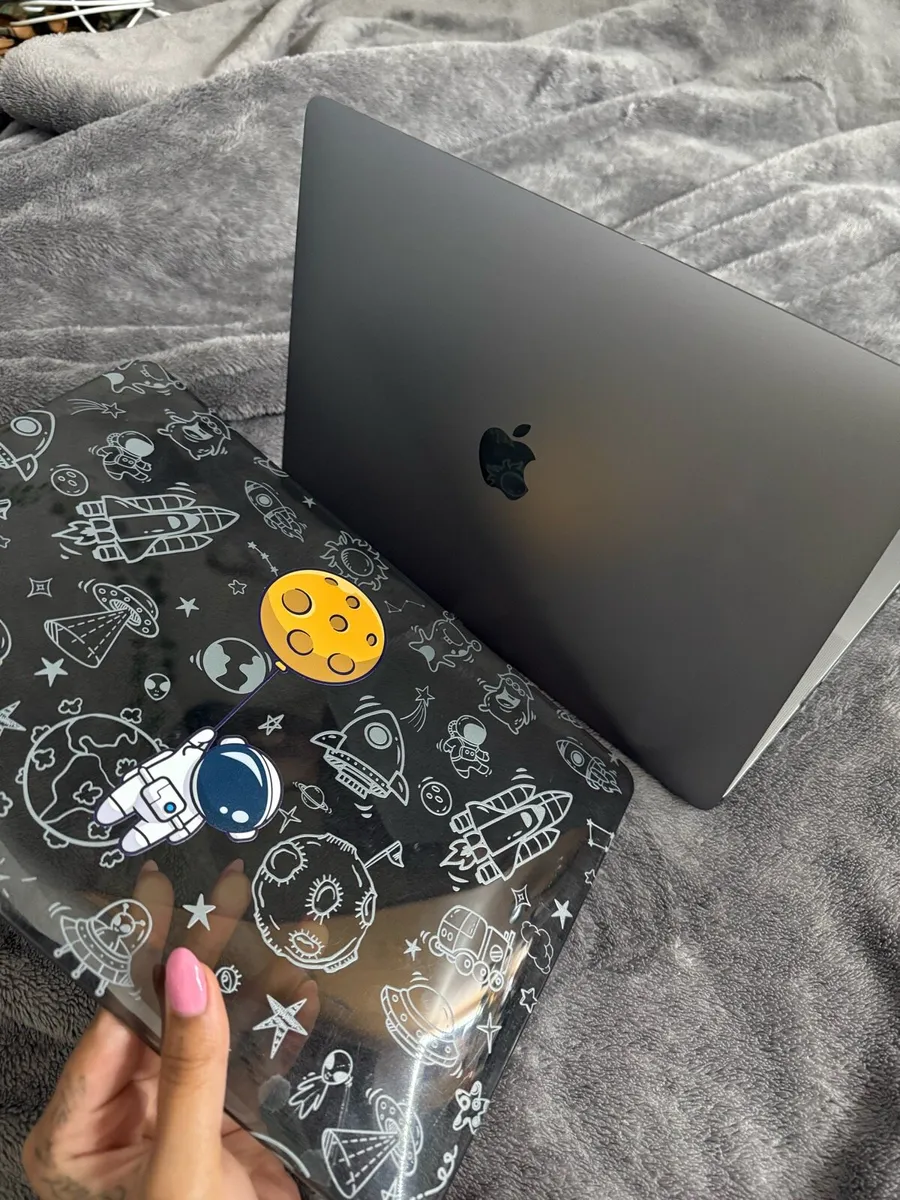 MacBook Pro 2022 - Image 3