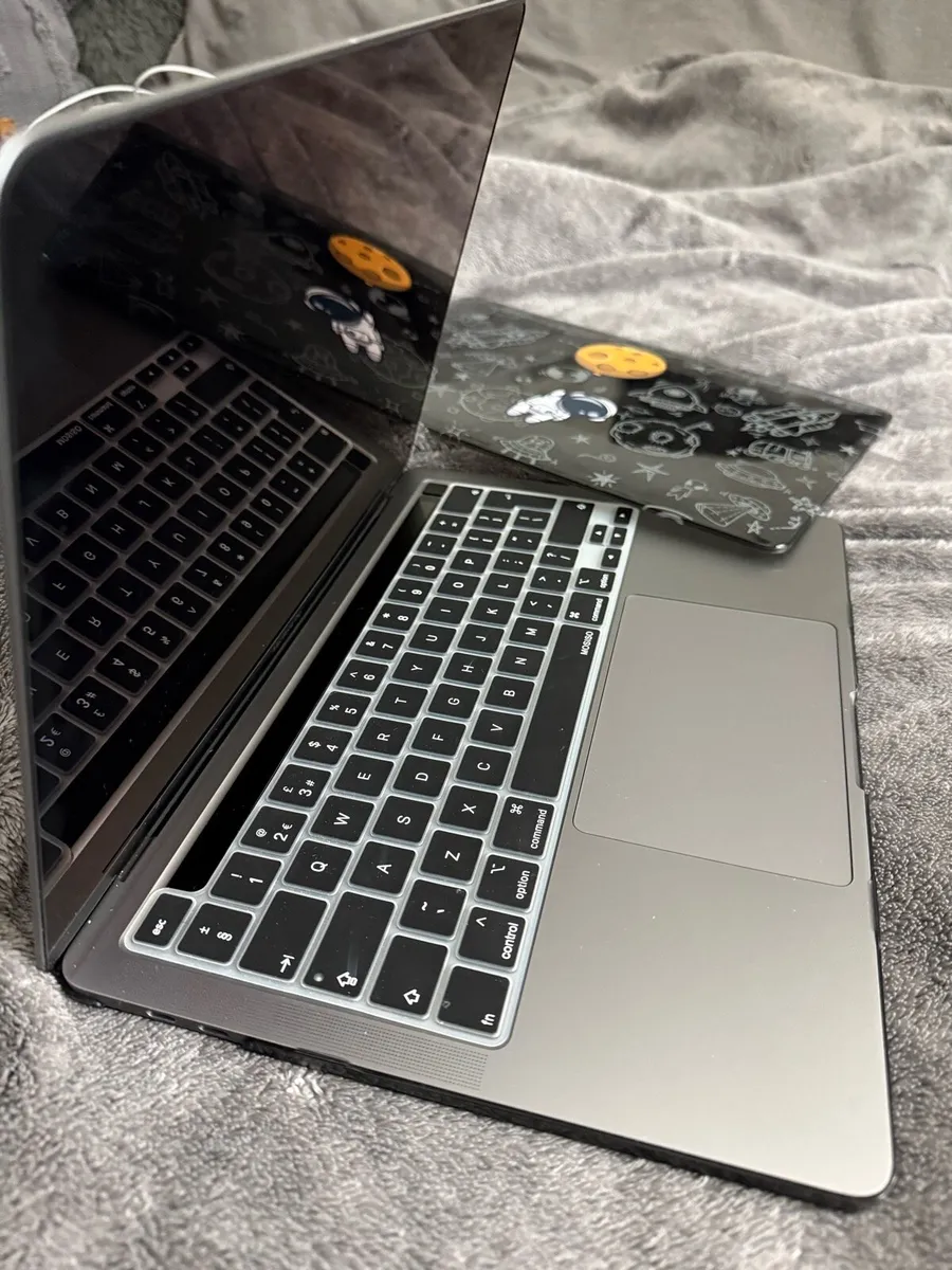 MacBook Pro 2022 - Image 4