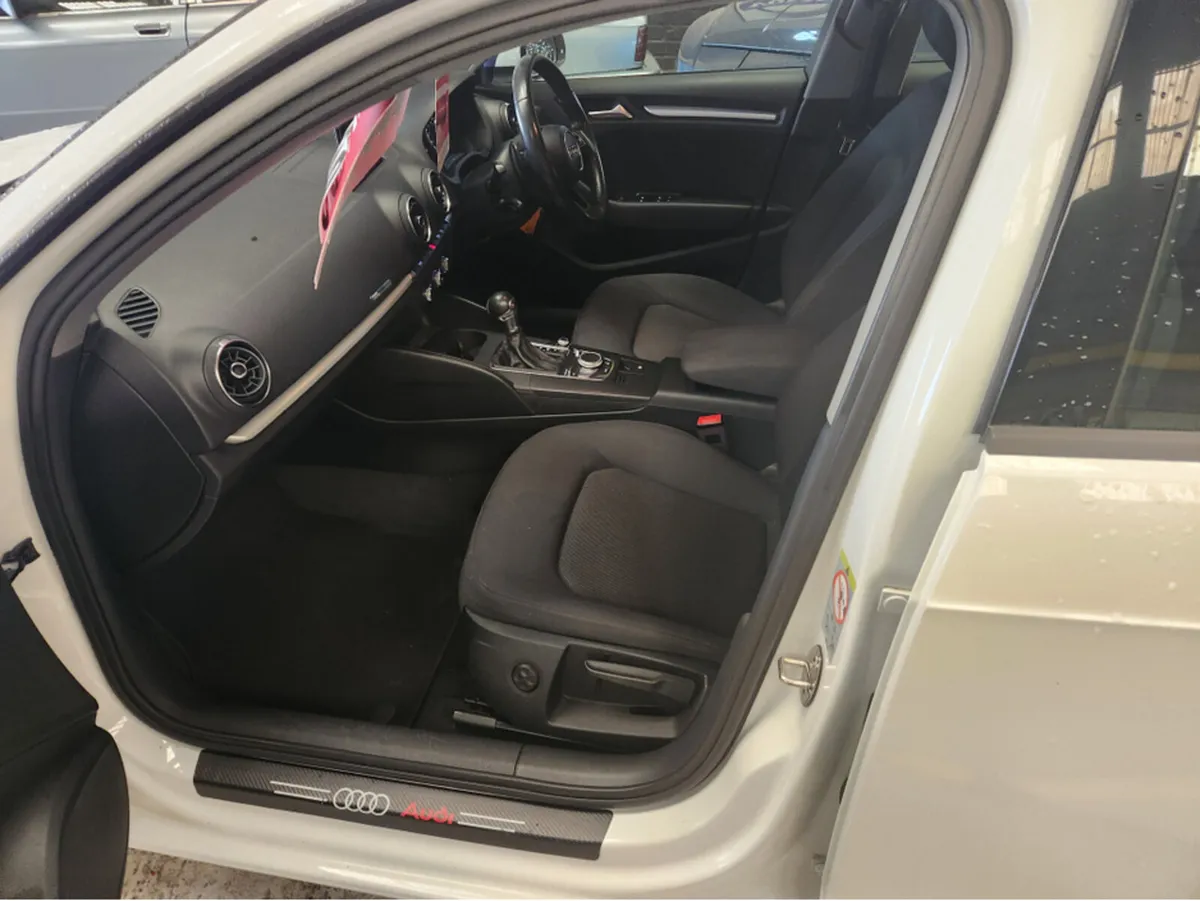 Audi A3 1.6 TDI SE TECHNIK// AUTOMATIC// 30 116PS - Image 4